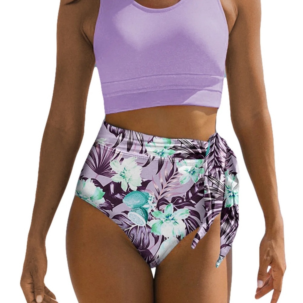 NWT Dokotoo Lavender Bikini Top‎ and Floral Bottoms. Size Medium